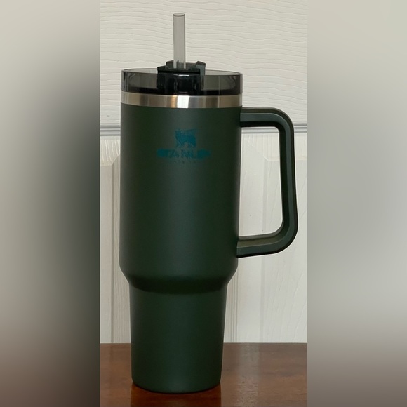 Stanley Adventure Quencher Travel Tumbler 40oz Spirulina Dark Green Outdoors NEW - Picture 1 of 5